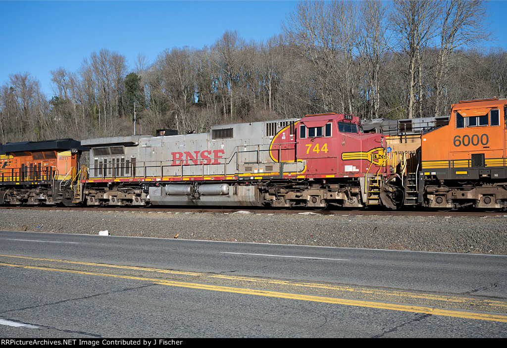 BNSF 744